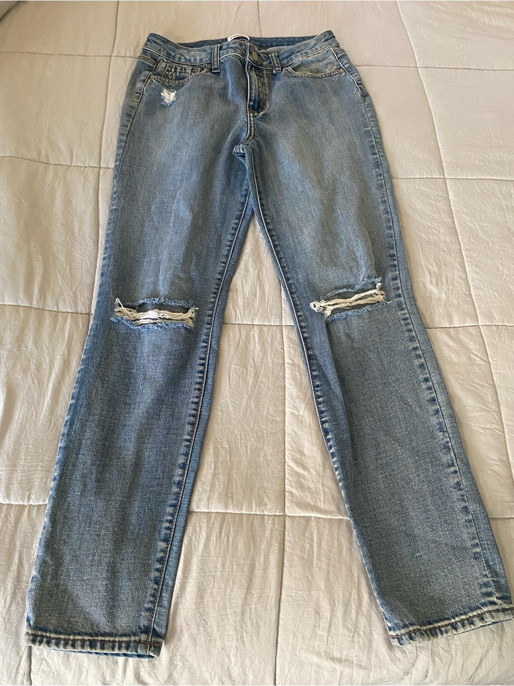 RSQ Women’s Light Blue Distressed Straight-Leg Jeans